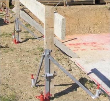 Layher Bautechnik: Kantholz-Bodenverankerung (verzinkt)